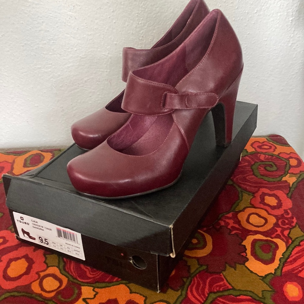 Tsubo Caia sangria wine color heel 9.5